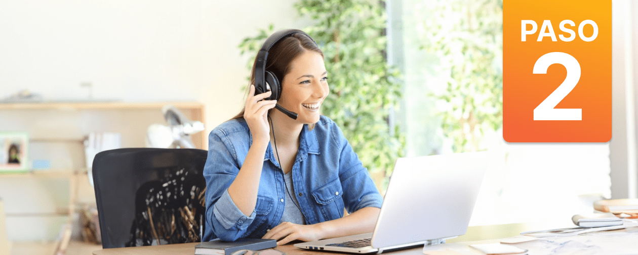 Representante de Sunnova hablando con el cliente